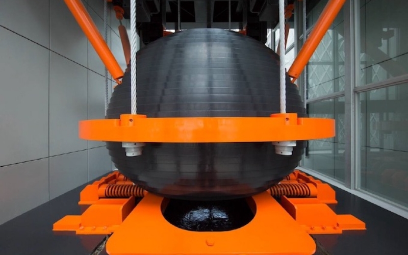 構造物制振装置（TMD）