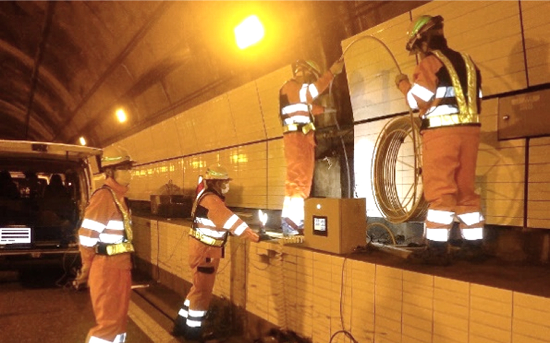 トンネル防災本管劣化診断装置（パイプミエールi）